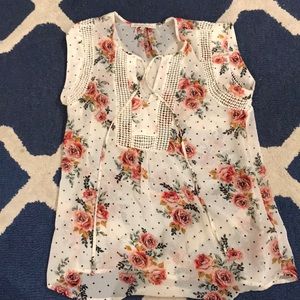 Sheer floral shirt with lace detail. Cap sleeves.
